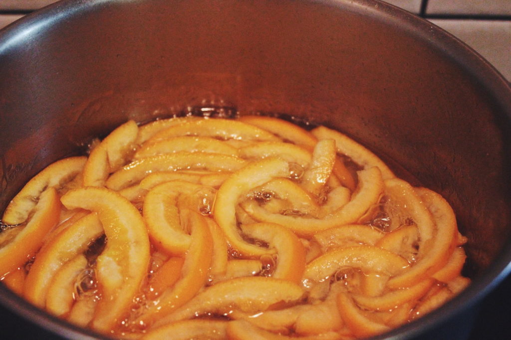 Kuhanje ušečerenih kora naranče - Recept 