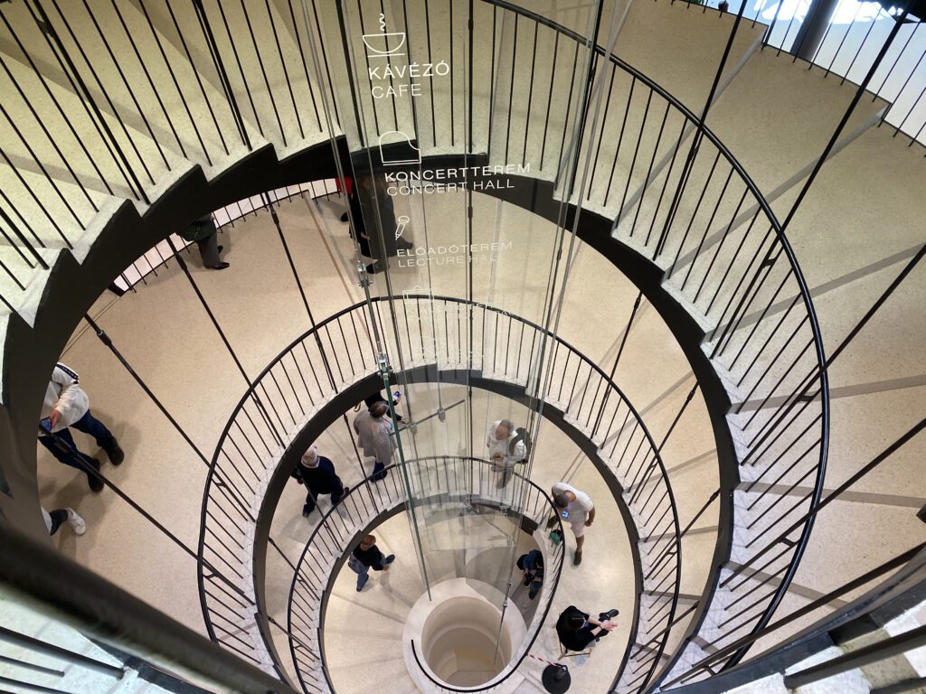 Stairs in House of Music Budapest - Kuća mađarske glazbe u Budimpešti - Arhitekt Sou Fujimoto