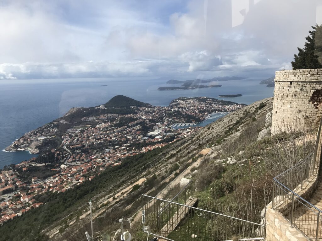 Brdo Srđ, mjesto s kojeg se pruža jedan od najljepših zalazaka sunca na svijetu