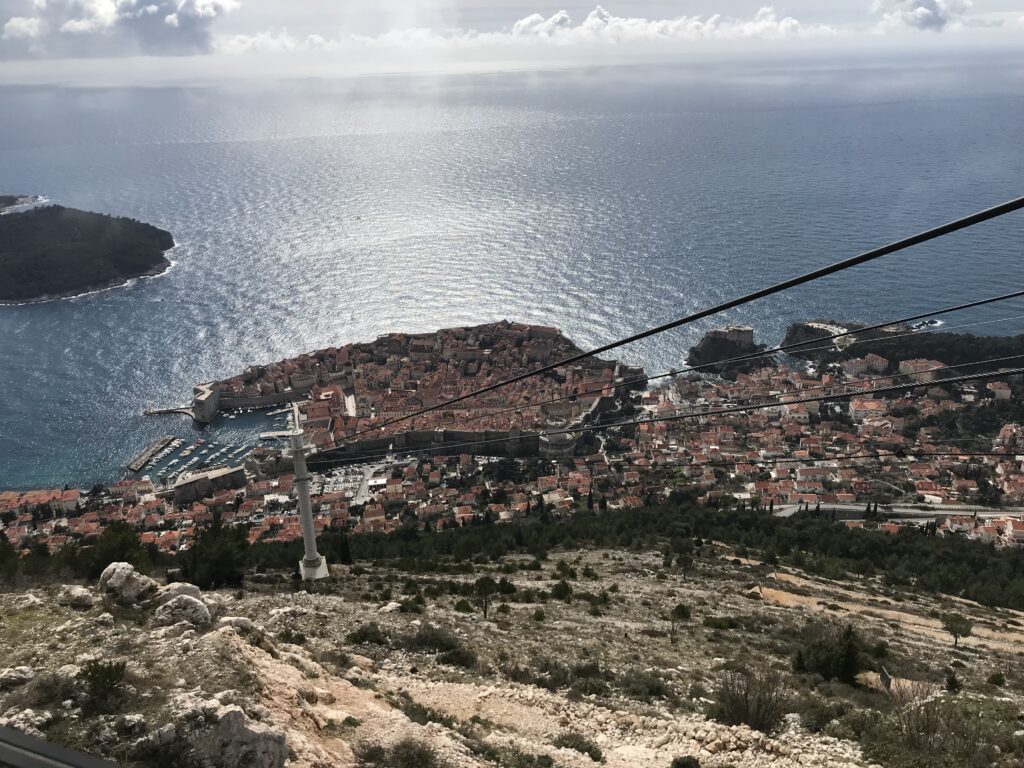 Brdo Srđ, mjesto s kojeg se pruža jedan od najljepših zalazaka sunca na svijetu