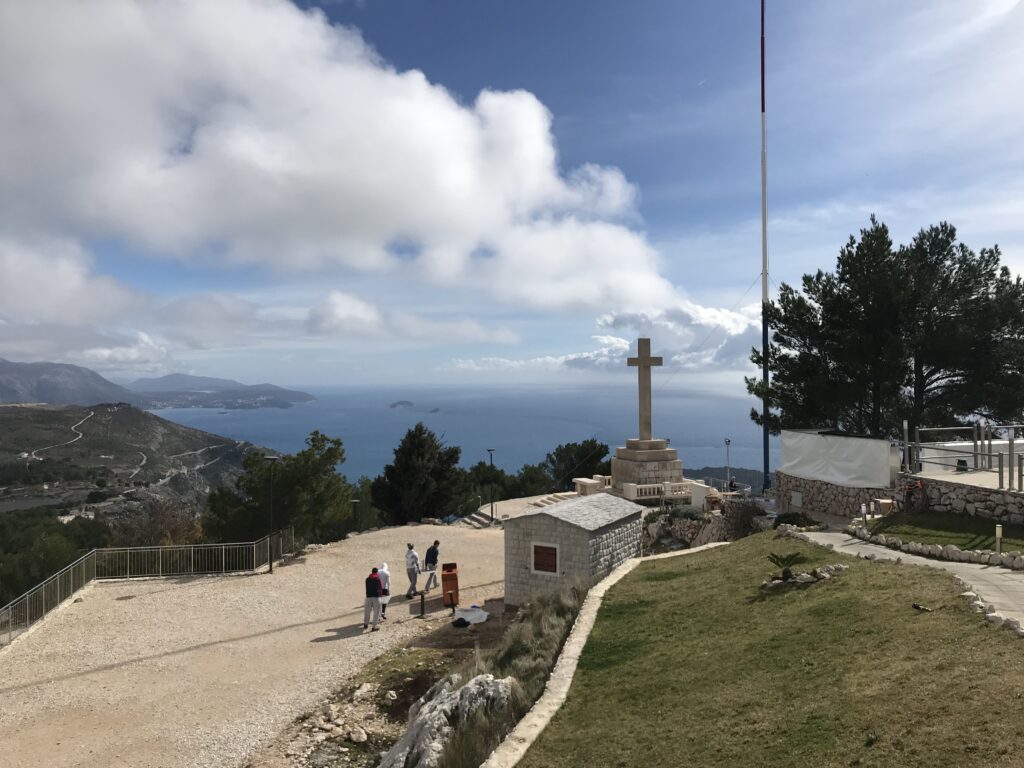 Brdo Srđ, mjesto s kojeg se pruža jedan od najljepših zalazaka sunca na svijetu