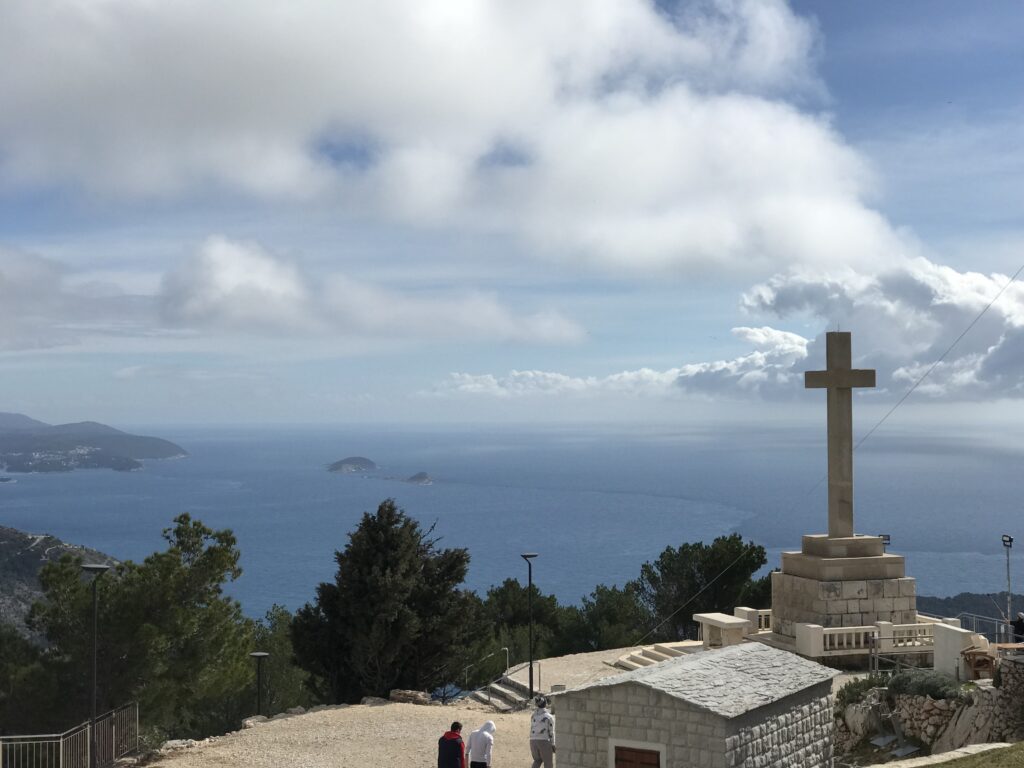 Brdo Srđ, mjesto s kojeg se pruža jedan od najljepših zalazaka sunca na svijetu